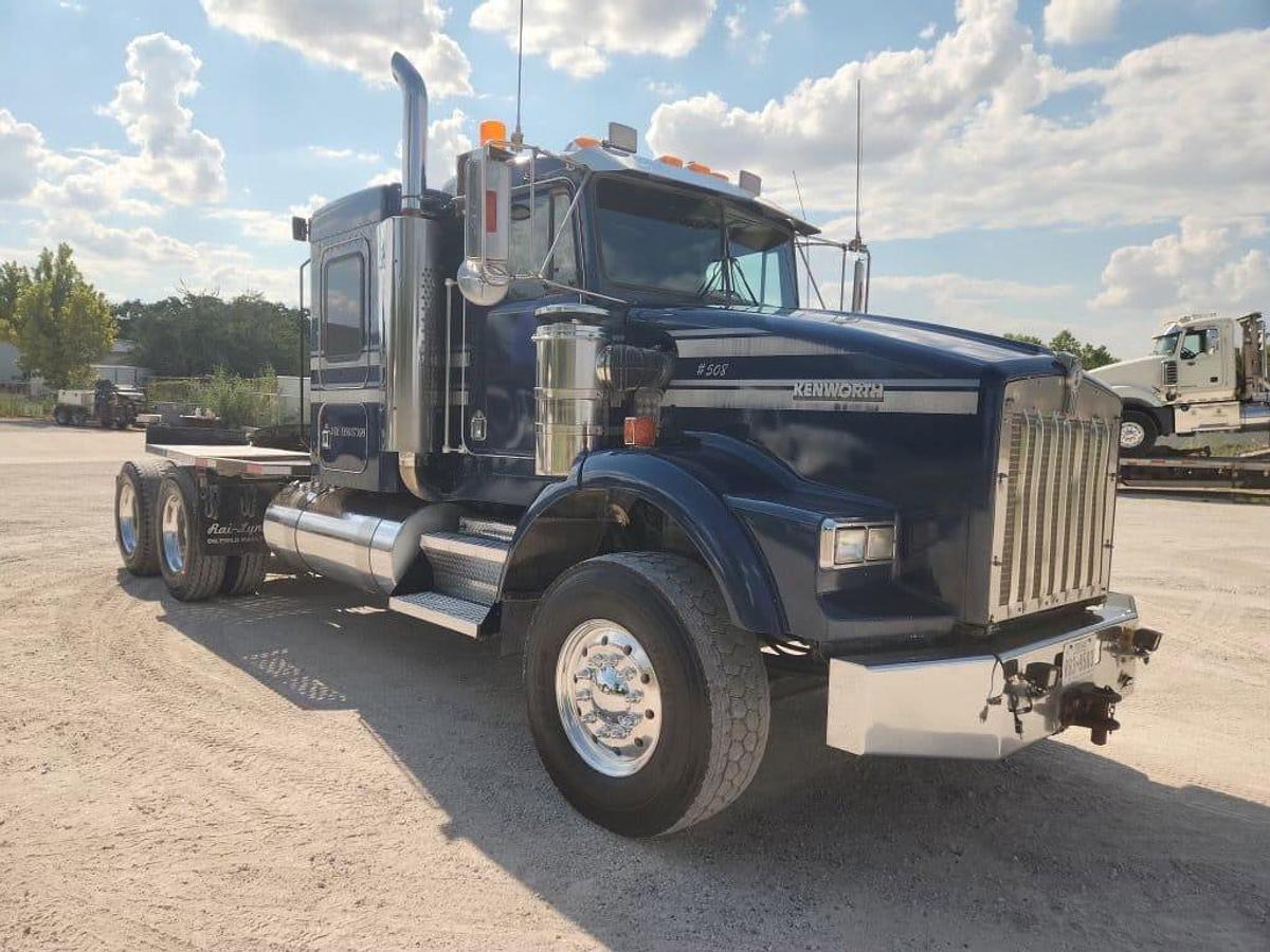 Used 1995 Kenworth T800B T/A SLEEPER TRUCK