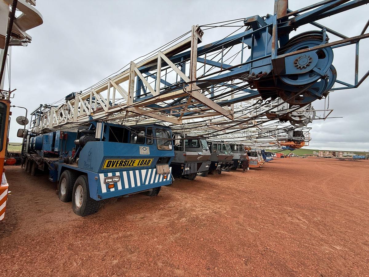Used 2006 CROWN CE500 DD 104'-240K 5-AXLE WELL SERVICE WORKOVER RIG
