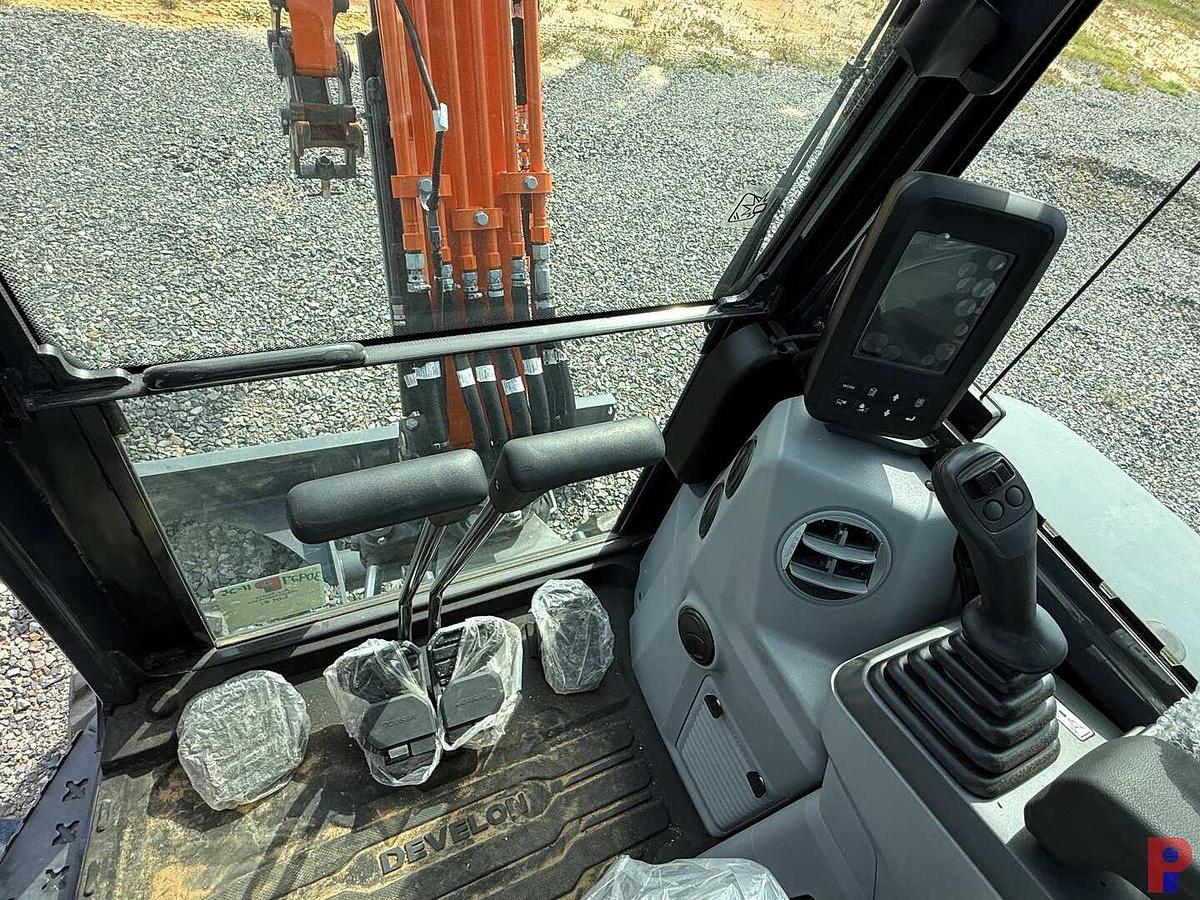Used (NEW) DEVELON DX27Z-7 COMPACT MINI EXCAVATOR