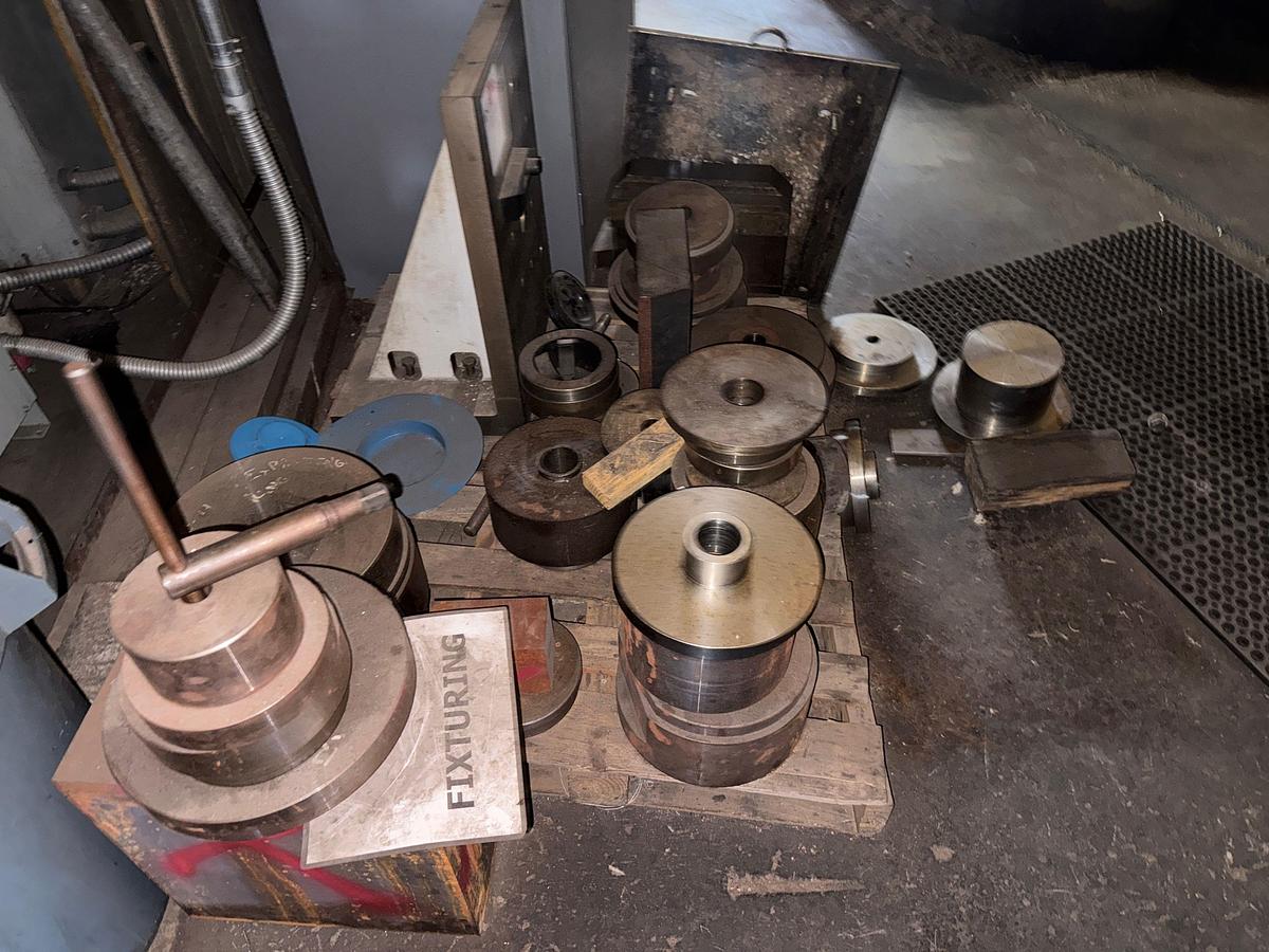 Used PALLET & FLOOR AREA OF MILLING MACHINE FIXTURES