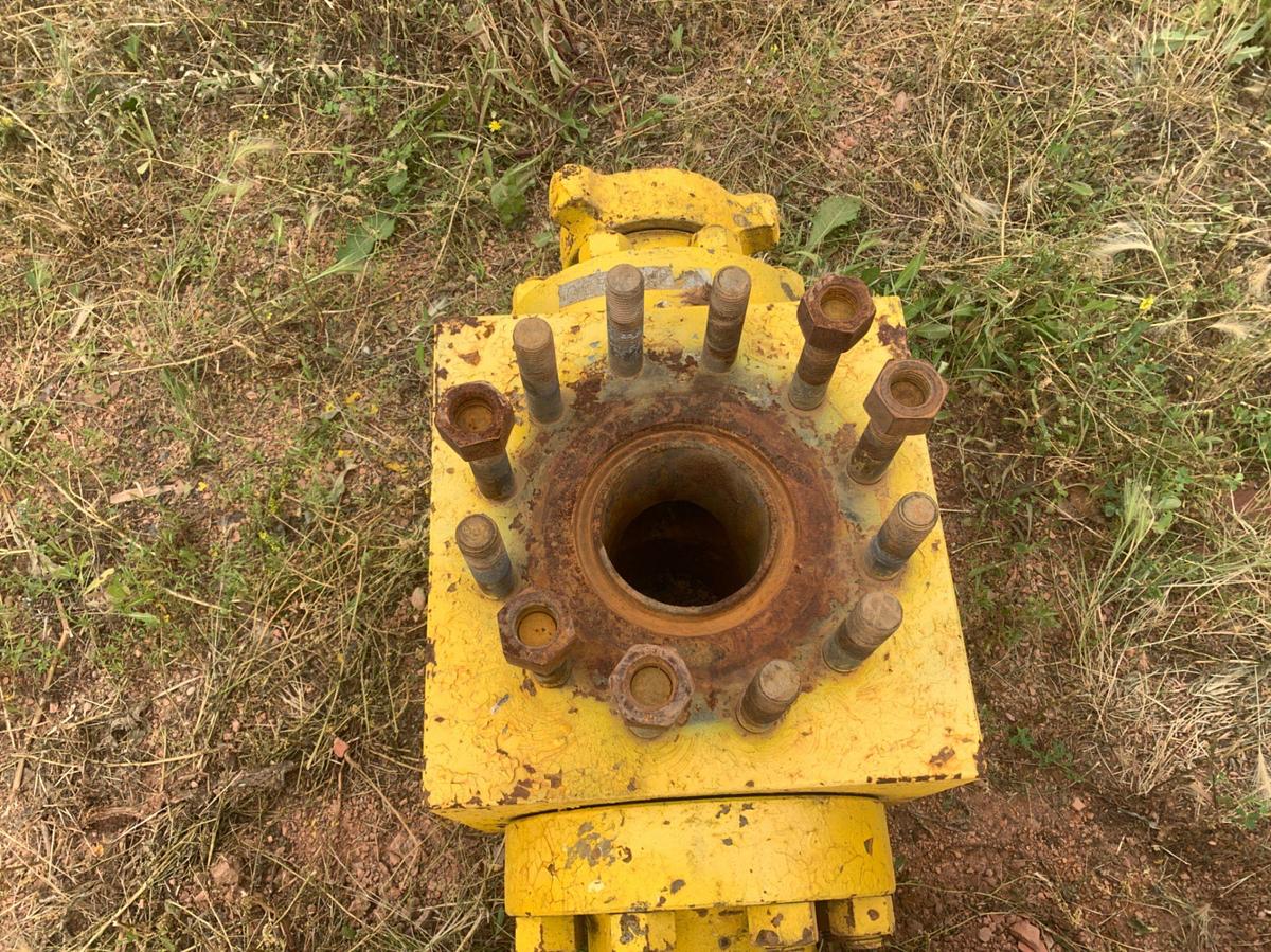 Used (8) 4-1/16 10k Studded Fluid Crosses w/ (16) 4-1/16 10k Gate Valves