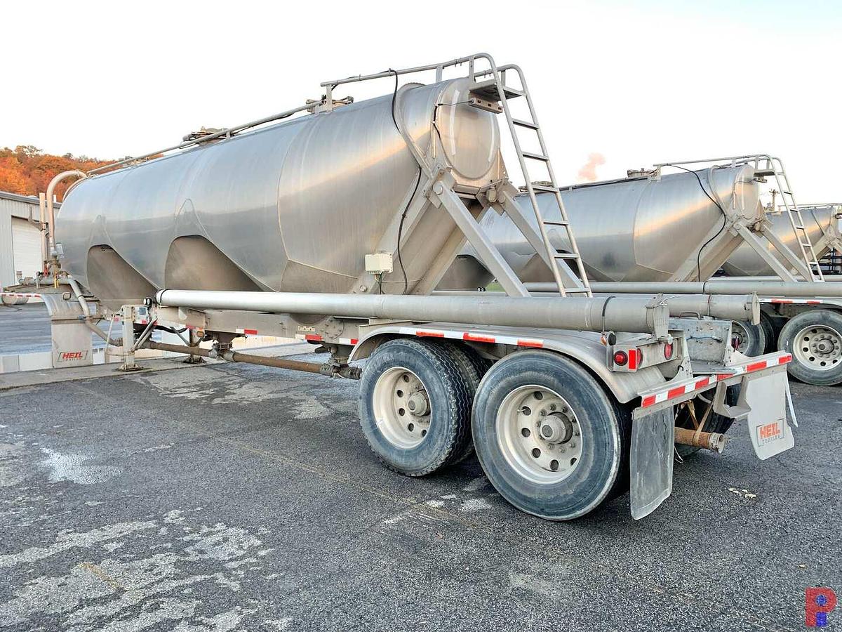 Used 2017 HEIL 1040 CU. FT T/A DRY BULK    PNEUMATIC TRAILER