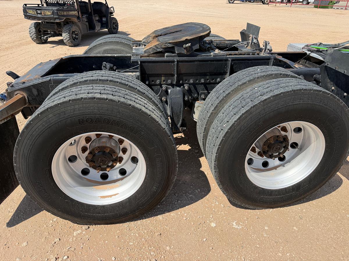Used 2006 Freightliner Columbia 120 Day Cab Haul Truck