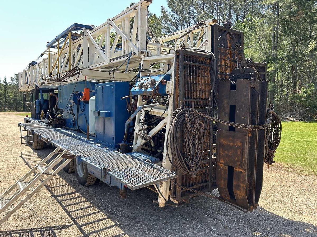 Used COOPER 250 DD (REPOWERED) 96'-180K 4-AXLE WELL SERIVCE WORKOVER RIG