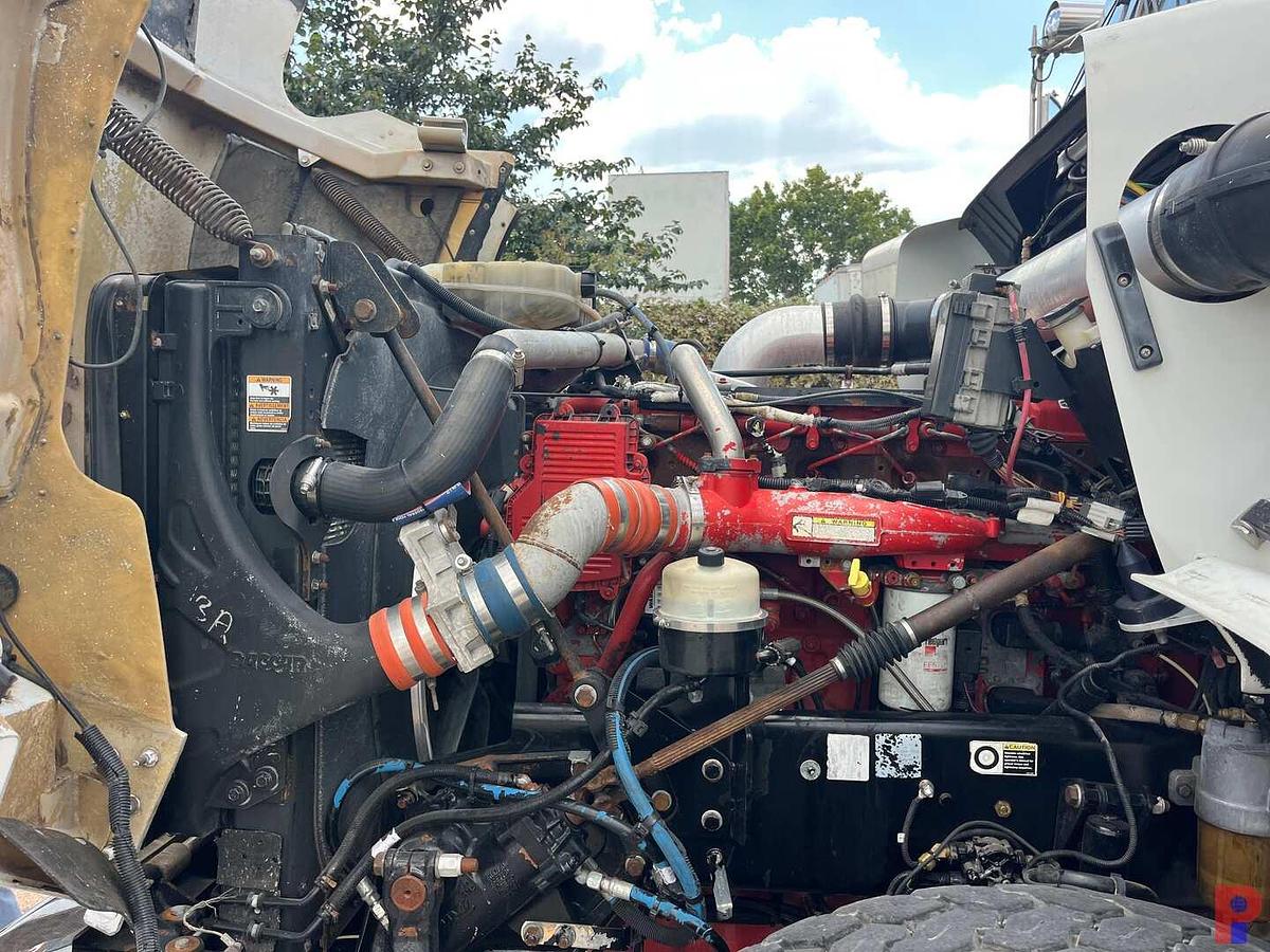 Used 2013 KENWORTH T800 TRI AXLE 36” SLEEPER TRUCK