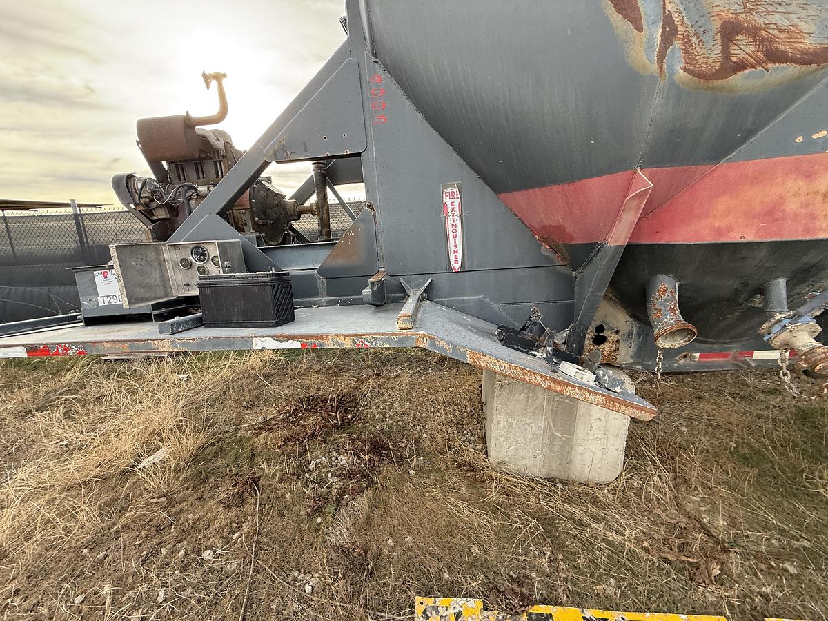 Used 2006 FRUEHAUF PNEUMATIC DRY BULK T/A CEMENT TRAILER