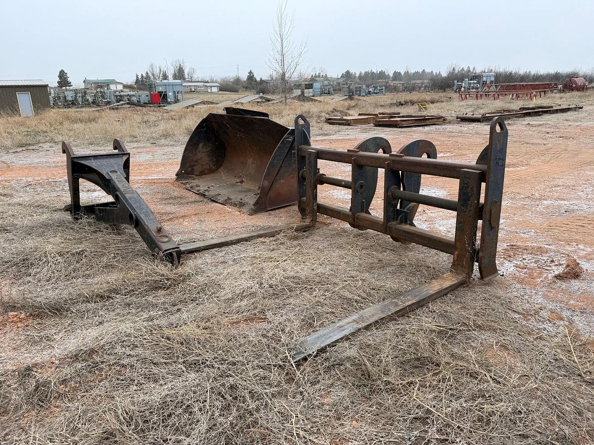 Used CAT WHEEL LOADER QUICK ATTACH FORKS, BUCKET, & BOOM LIFT ARM