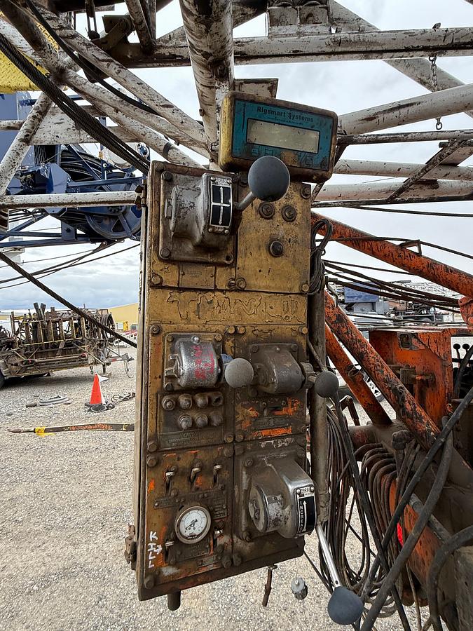 Used 1980 FRANKS MOBILRIG 300 1287/160 DTD-HT 96’-215K 4-AXLE WELL SERVICE WORKOVER RIG