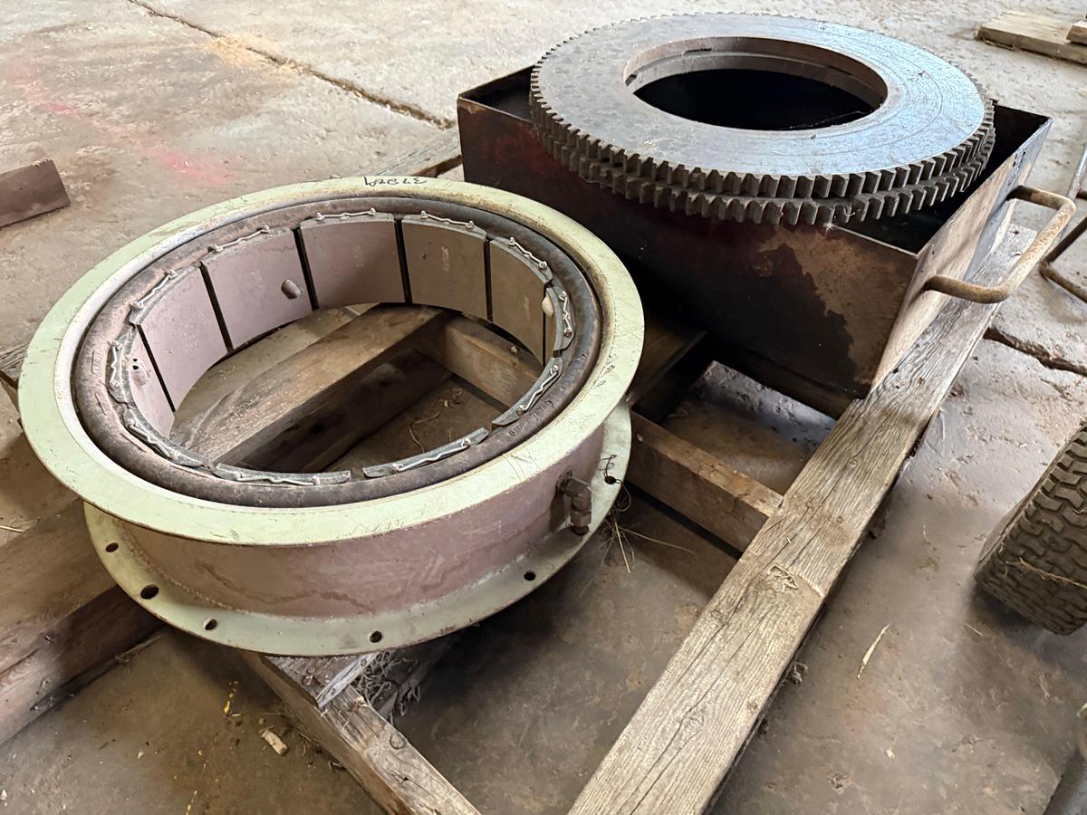 Used 18” EATON AIR FLEX CLUTCH DISC, PALLET OF (12+) 24”-48” RIGID PIPE WRENCHES, GAS POWERED SMALL TRIPLEX PUMP ON CART
