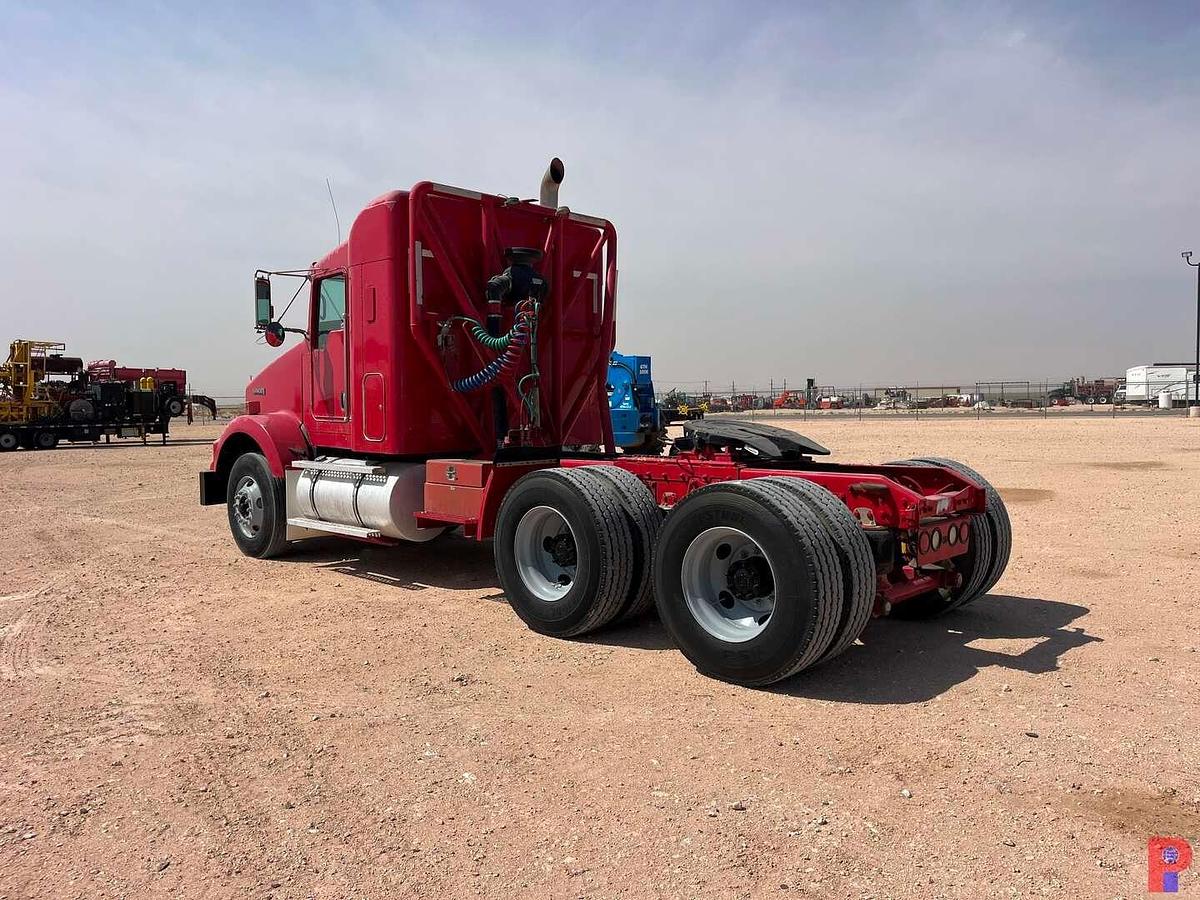 Used 2011 KENWORTH T800 T/A SLEEPER HAUL TRUCK