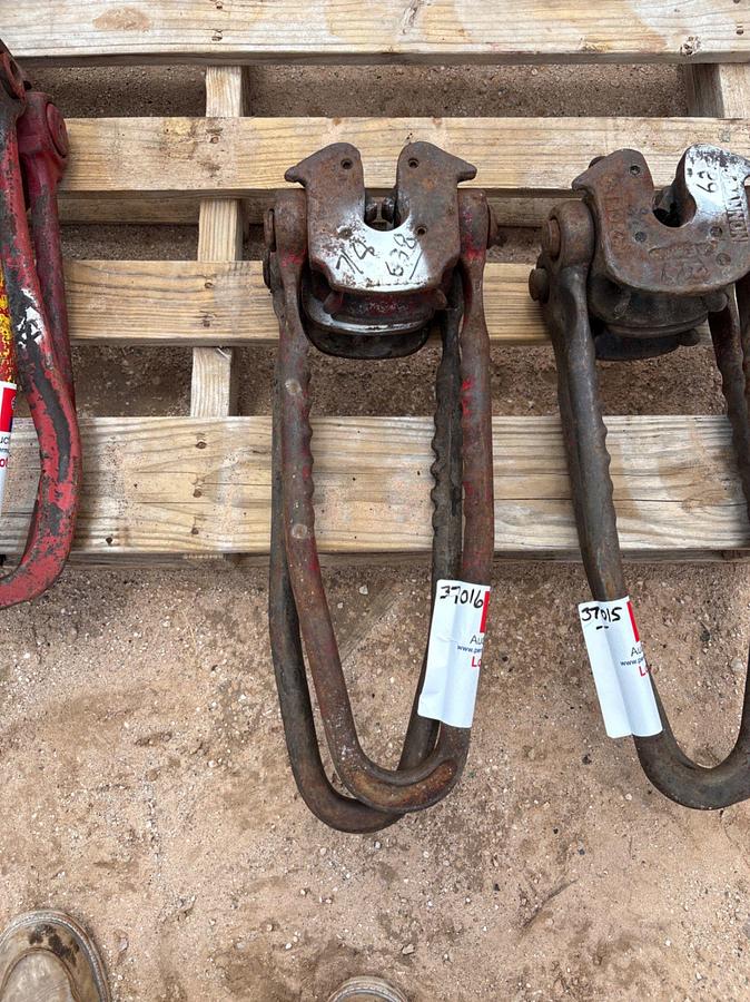 Used (2) OBANNON 7/8” rod elevators
