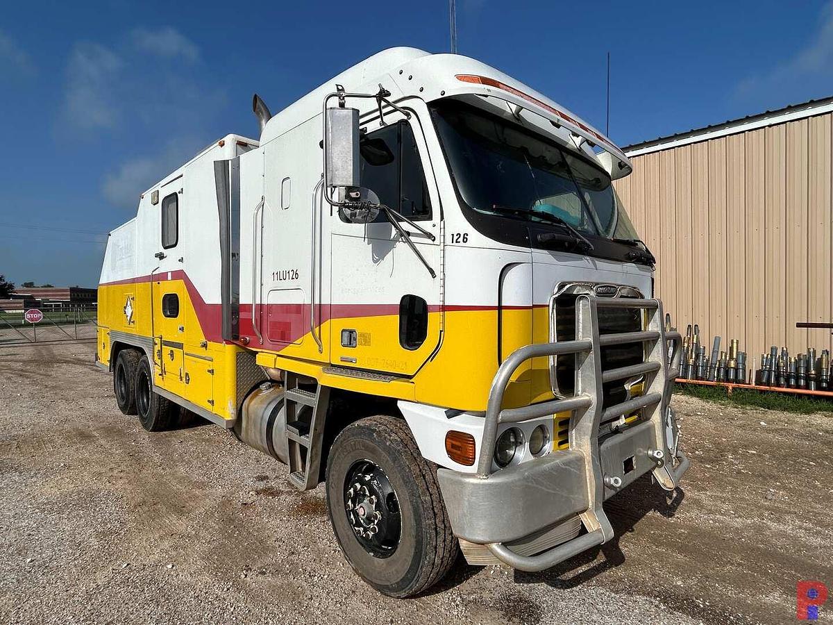 Used 2002 FREIGHTLINER ARGOSY T/A CABOVER WIRELINE TRUCK