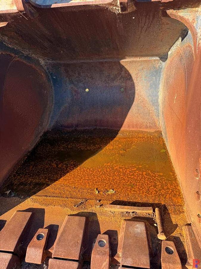 Used LUIGONG 56” 5-TOOTH EXCAVATOR BUCKET