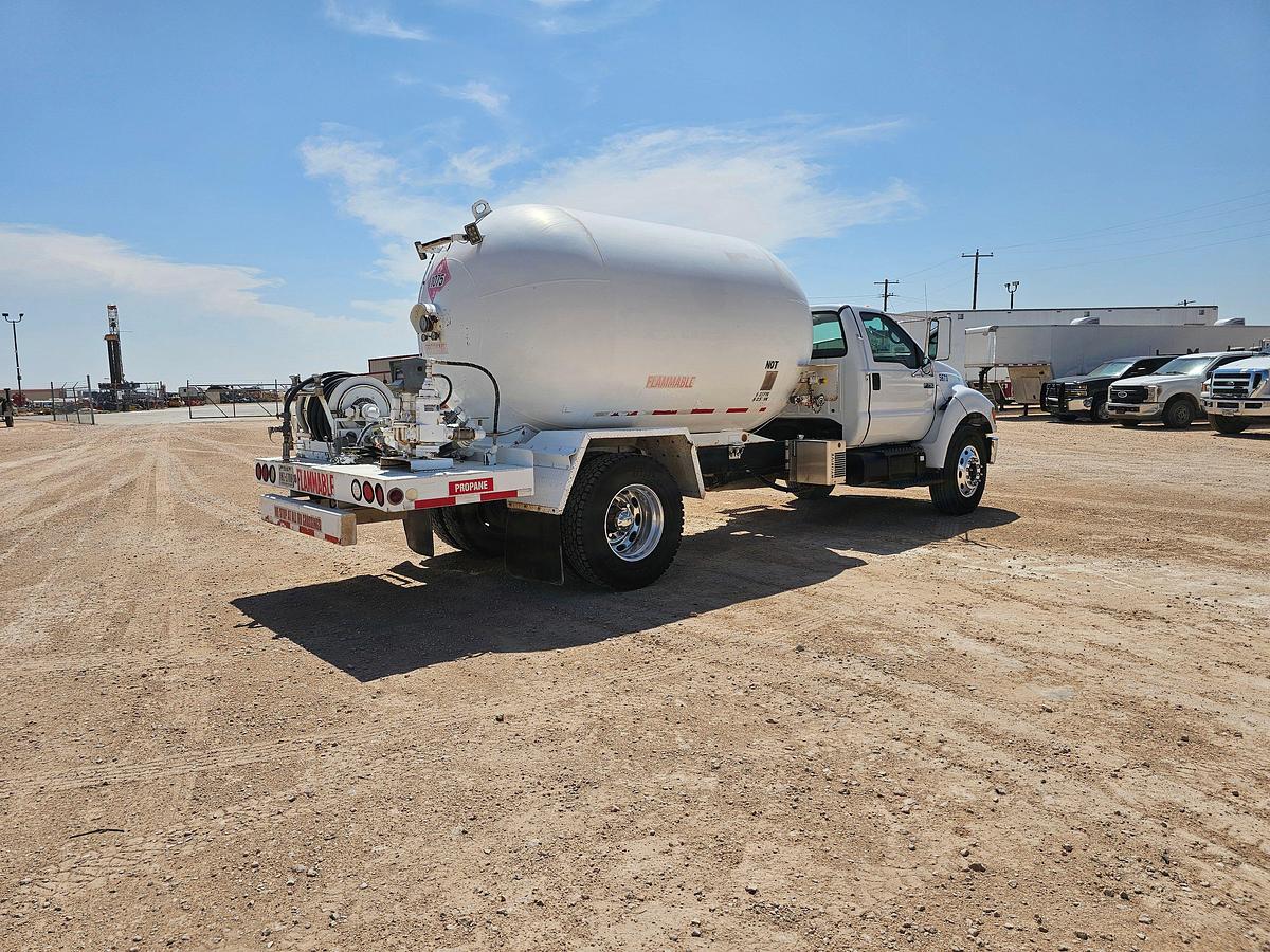 Used 2005 FORD F-750 SUPER DUTY S/A DAYCAB PROPANE TRUCK