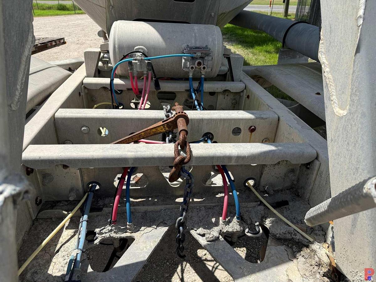 Used 2014 TRAIL KING 1350 CF T/A SELF-CONTAINED DRY BULK CEMENT TRAILER