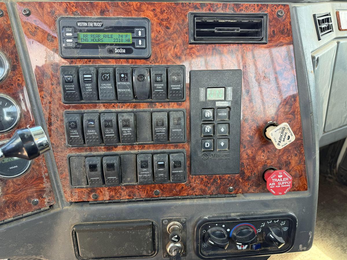 Used 2009 WESTERN STAR 4900 SB BED / POLE WINCH TRUCK (26,000 Miles!!)