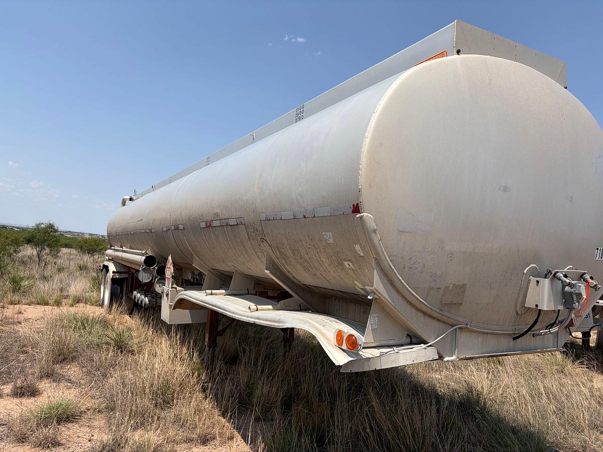 Used 1988 FRUEHAUF FUEL TRANSPORT TRAILER