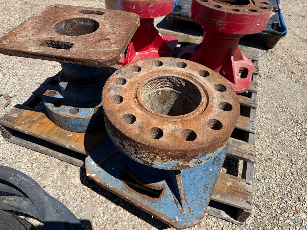 Used PALLET W/ (2) 7-1/16” & (2) 6-3/8” THREADED FLANGES w/ RUNNING PLATES