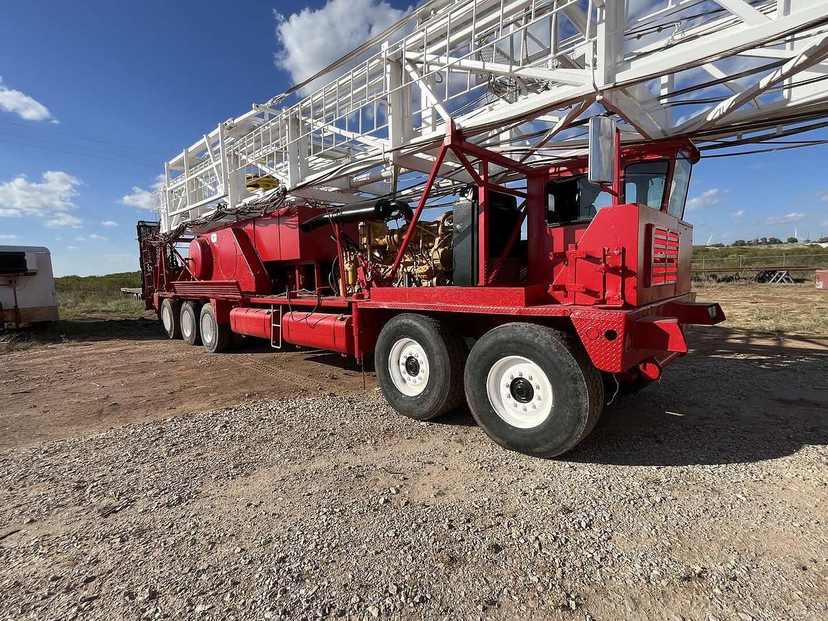 Used COOPER LTO 350 DD WELL SERVICE RIG