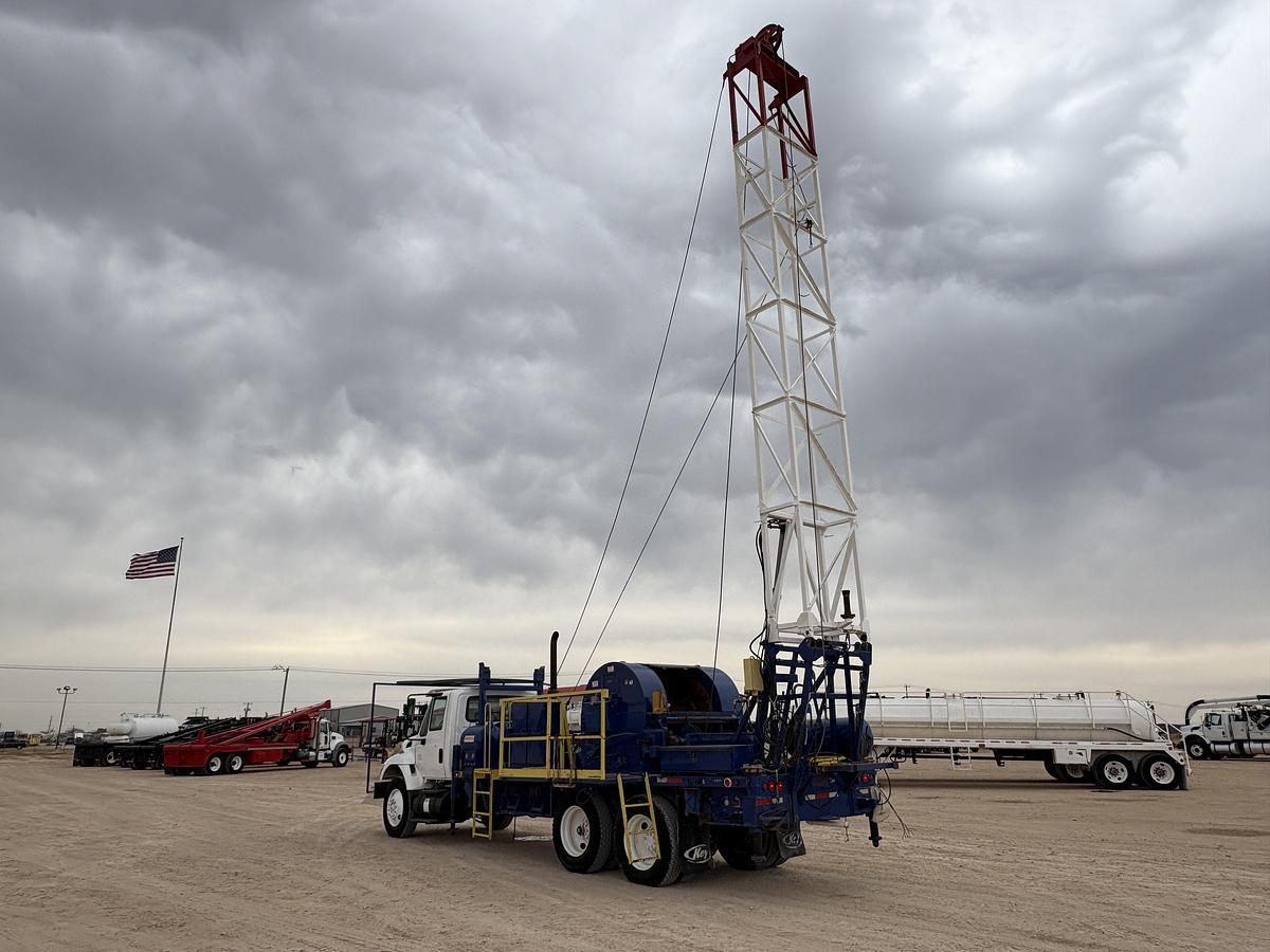 Used 2005 WATSON HOPPER S/D SWAB RIG MTD ON T/A INTERNATIONAL 7400