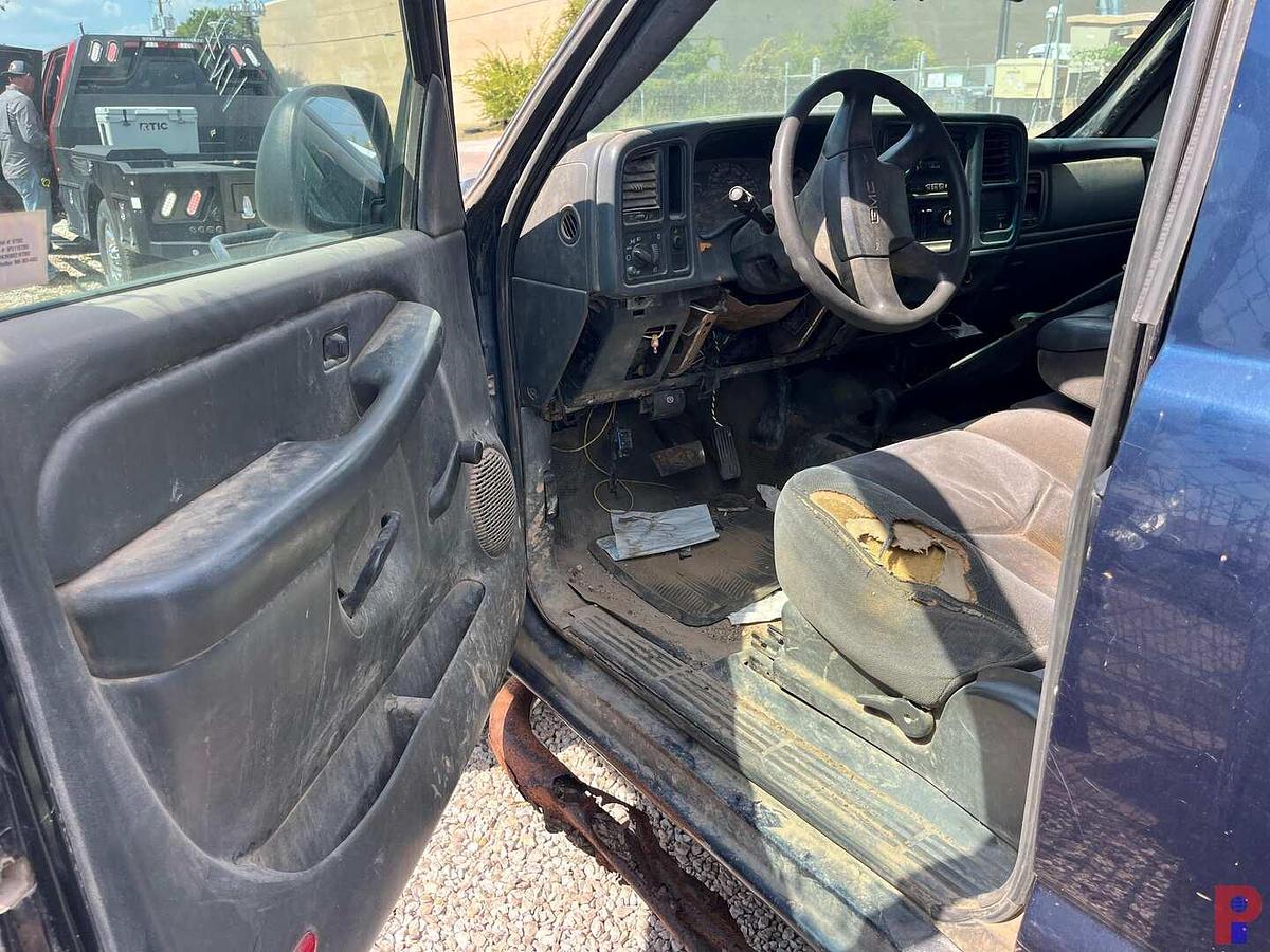 Used 2005 GMC SIERRA 3500 4X4 EXT. CAB PICKUP (INOP)
