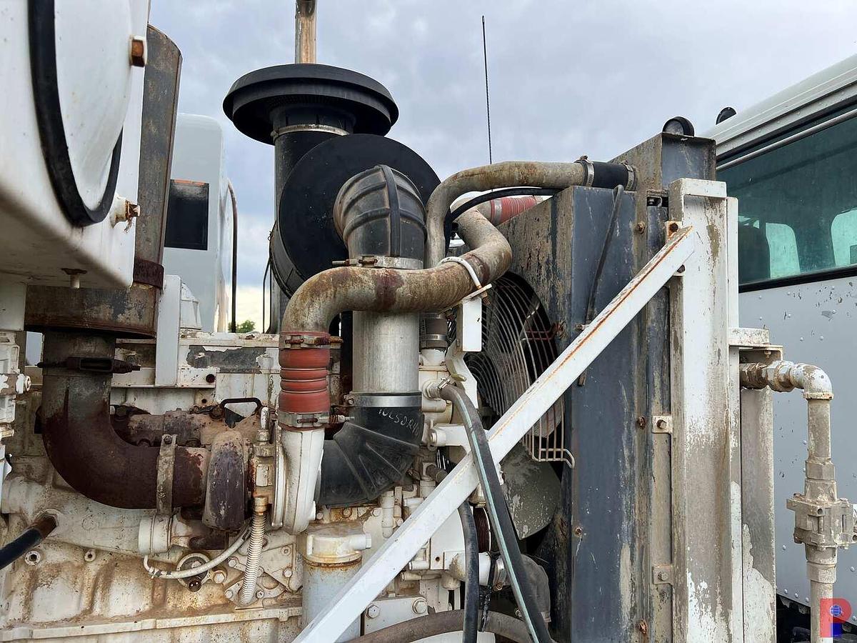 Used 1999 INTERNATIONAL  9400 T/A CEMENT PUMP TRUCK