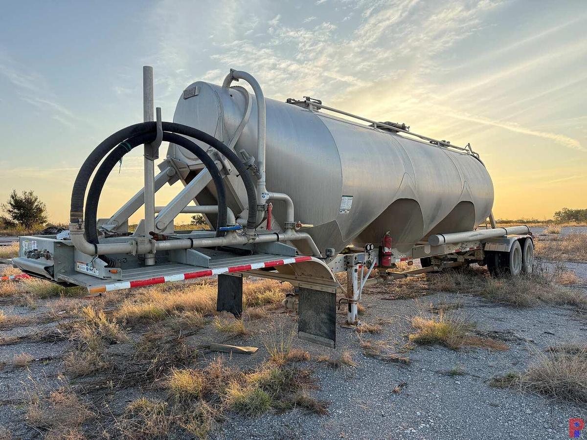 Used 2017 HEIL TRAILER  1040 CU. FT. T/A PNEUMATIC DRY BULK TRAILER