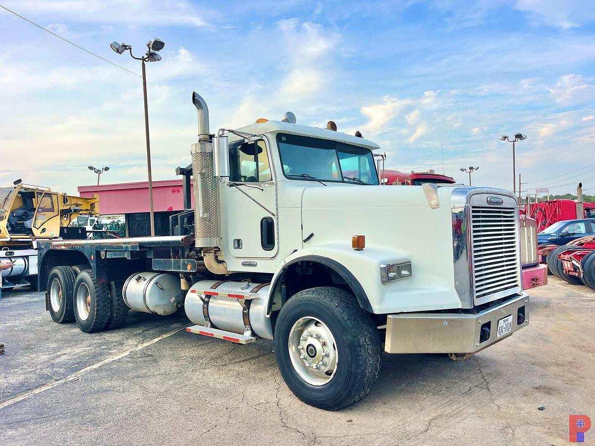 Used 2006 FREIGHTLINER FLD120 SD T/A 60K HYD WINCH BED TRUCK