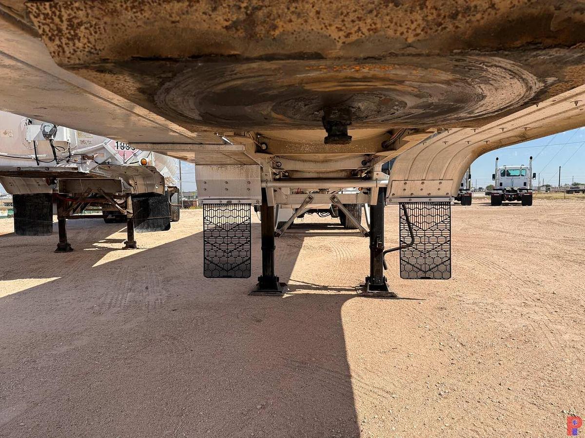 Used 2014 POLAR TANK 9,400 GAL. FUEL TANK TRAILER