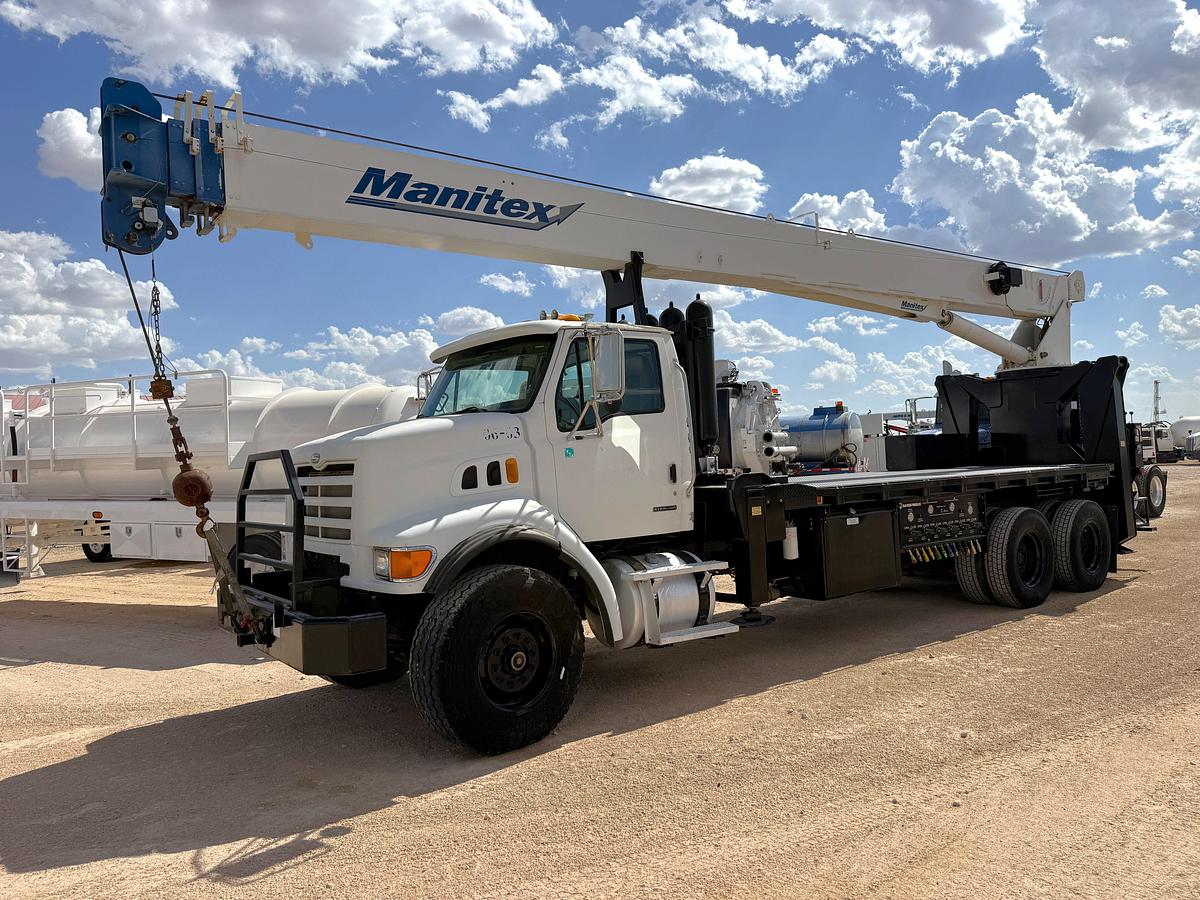 Used 2007 STERLING LT7500 SERIES T/A DAYCAB 30-TON CRANE TRUCK