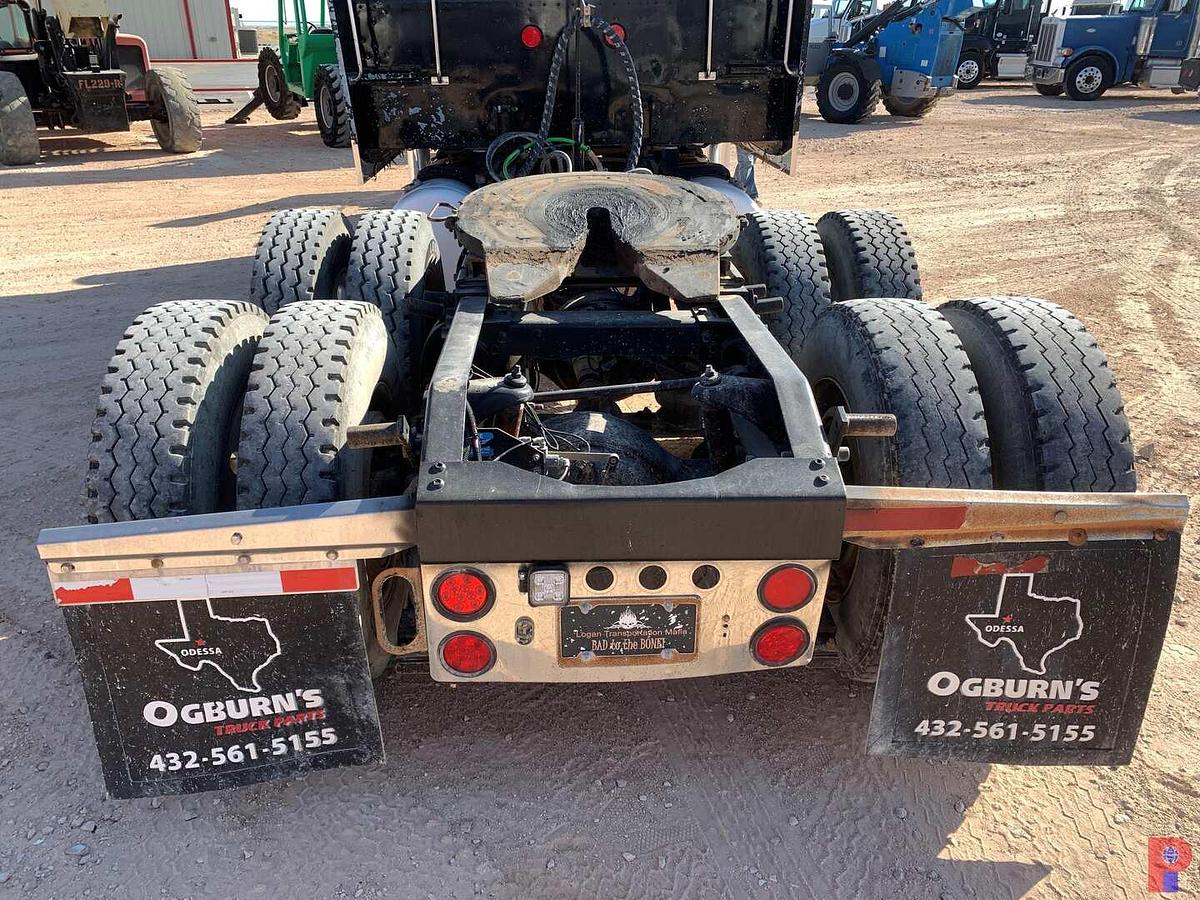 Used 2002 PETERBILT 379 EXT HOOD T/A 68” SLEEPER TRUCK