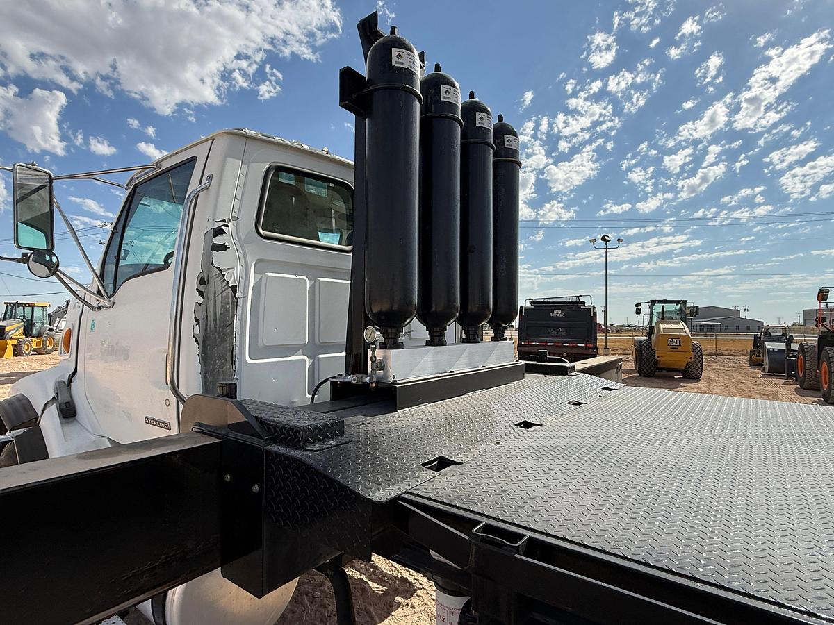 Used 2007 STERLING LT7500 SERIES T/A DAYCAB 30-TON CRANE TRUCK
