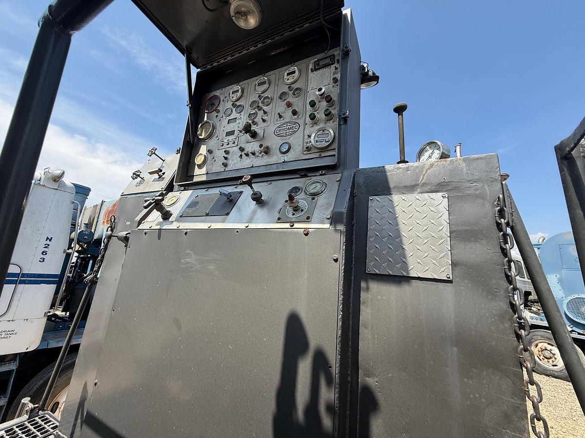 Used 2001 PETERBILT 362 TWIN-STEER T/A CRYOMEC NITROGEN PUMP TRUCK