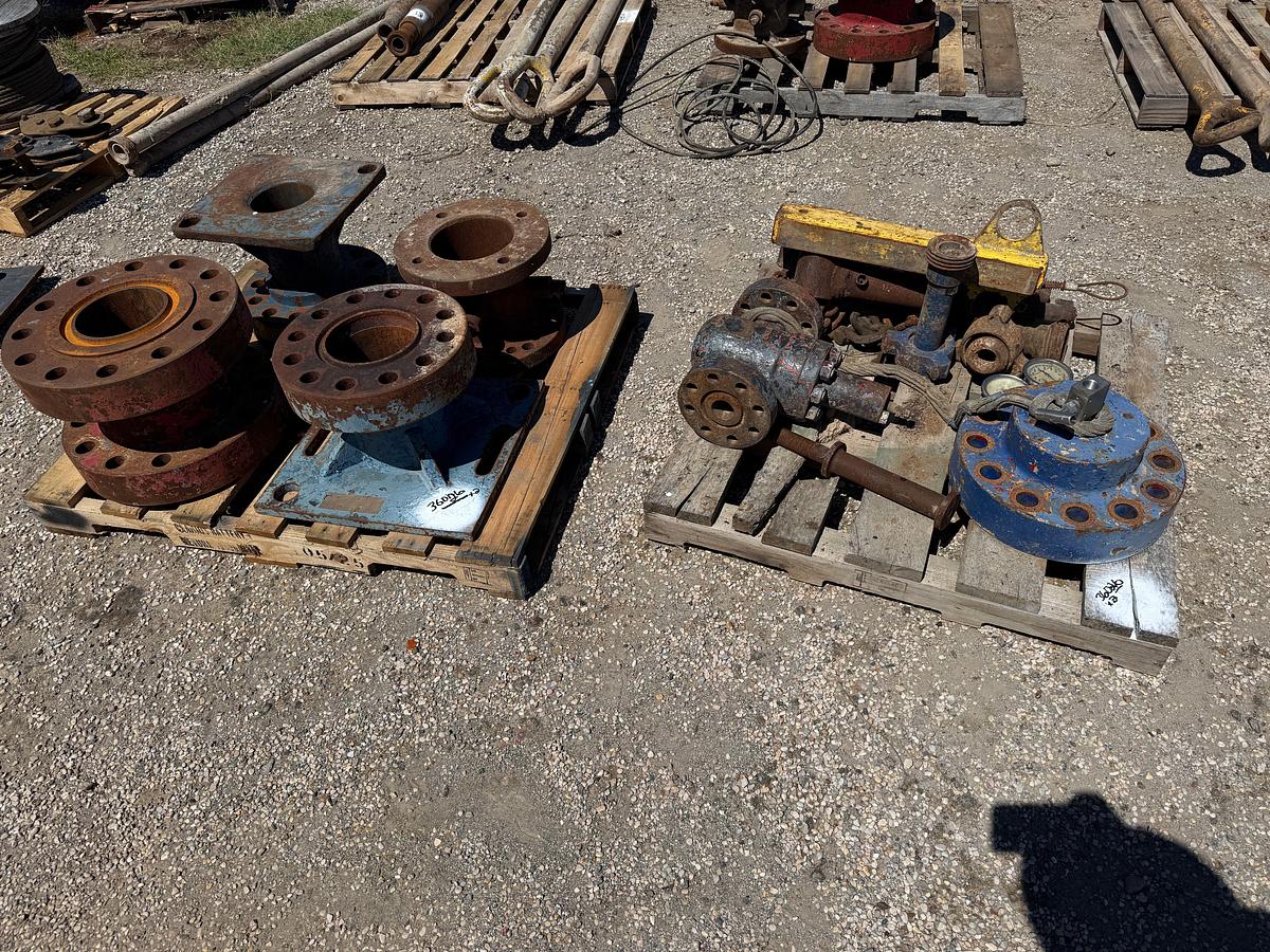 Used (2) PALLETS W/ (1) 7-1/16” X 13-1/2”H 15M SPOOL, (2) TRHD FLANGES W/ PLATES, (1) STRIPPER HEAD, (1) 15M TEST FLANGE, GATE VLV