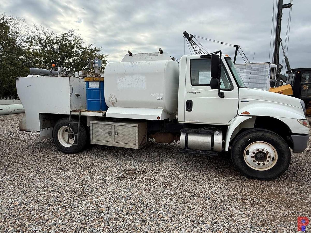 Used 2011 INTERNATIONAL DURASTAR 4400 FUEL LUBE TRUCK
