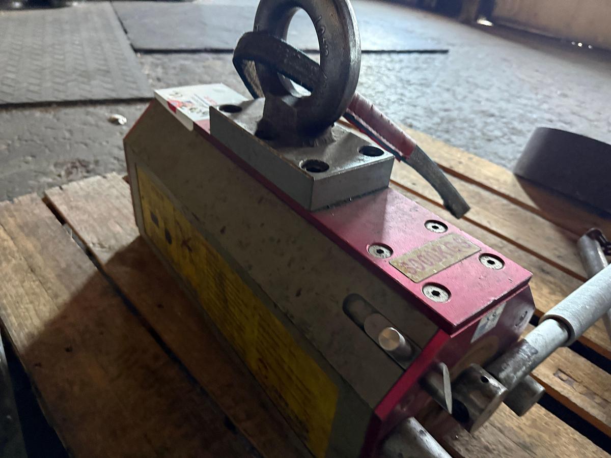 Used EARTH-CHAIN 6,614 LBS CAP LIFTING MAGNET