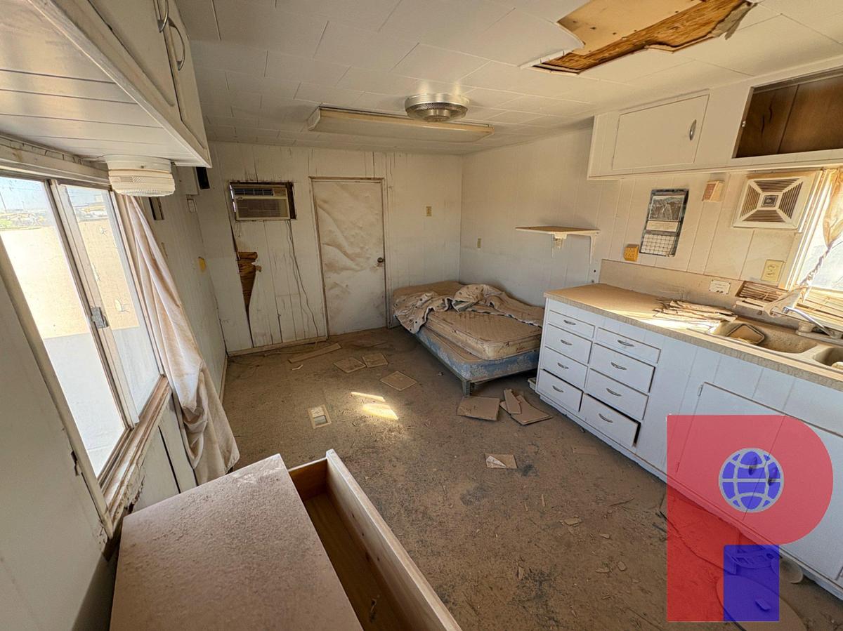 Used 28’ x 10’ living quarters, skidded