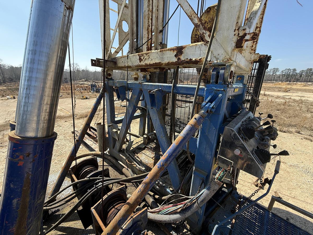 Used 2012 CAMERON C-500 SD 112'-300K LBS 5-AXLE WELL SERVICE RIG