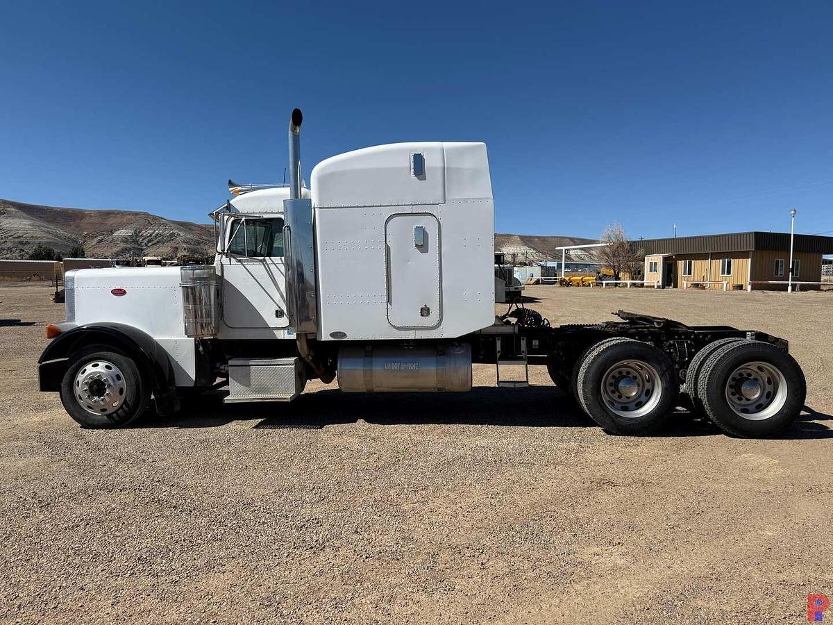 Used 2004 PETERBILT 379 EXT HOOD T/A 63” SLEEPER TRUCK