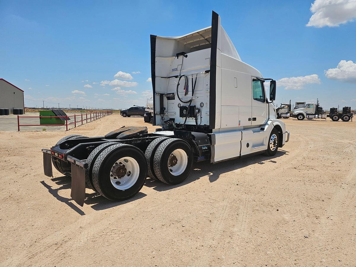 Used 2017 Volvo T/A Sleeper Haul Truck