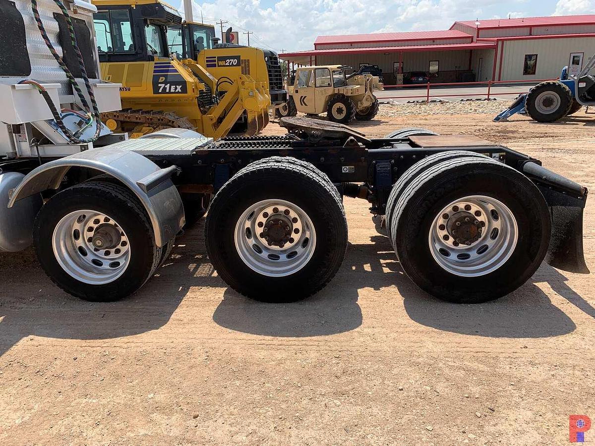 Used 2013 PETERBILT 388 TRI AXLE SLEEPER HAUL TRUCK