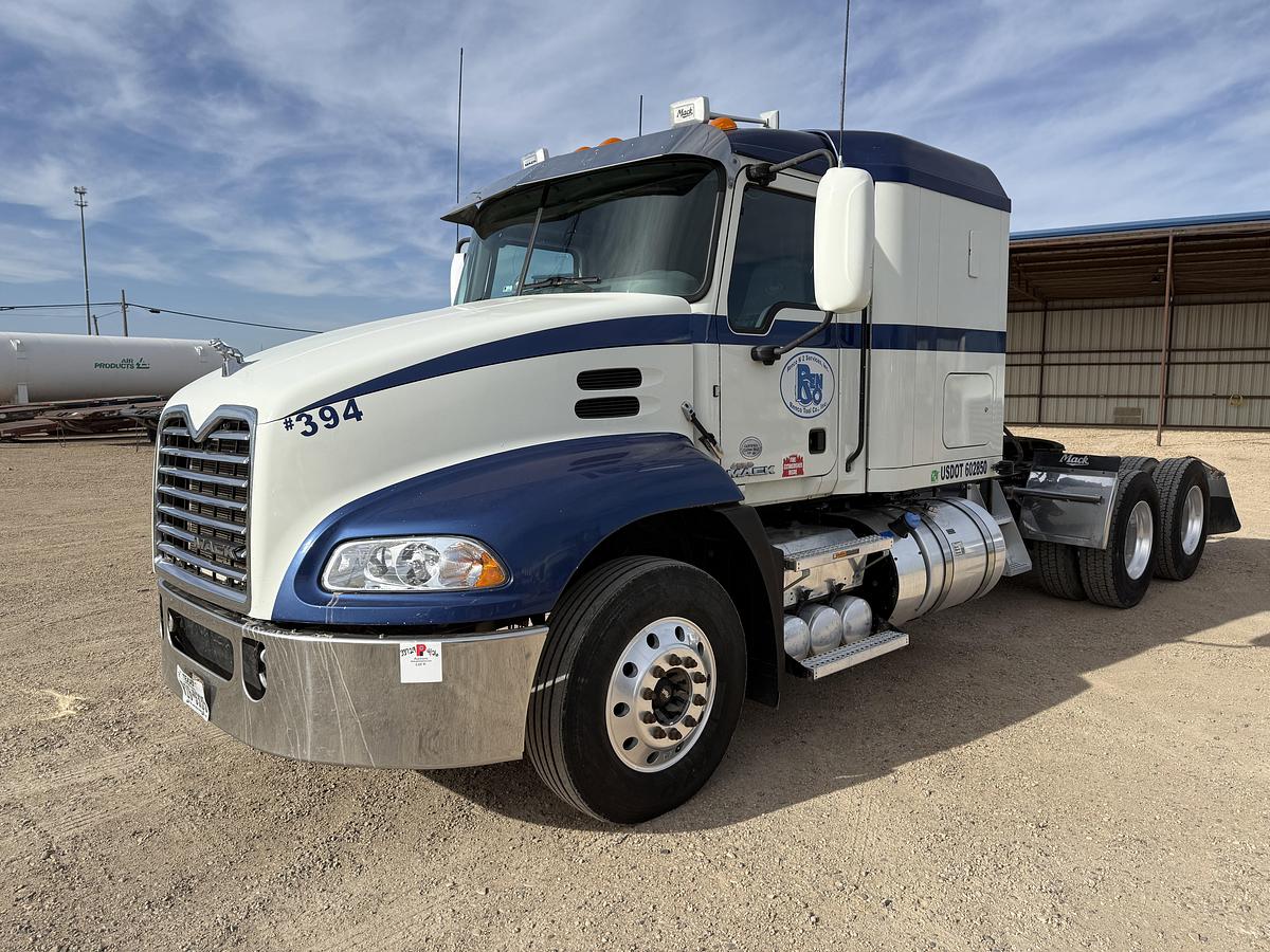 Used 2015 MACK PINNACLE CXU613 T/A 48” SLEEPER TRUCK