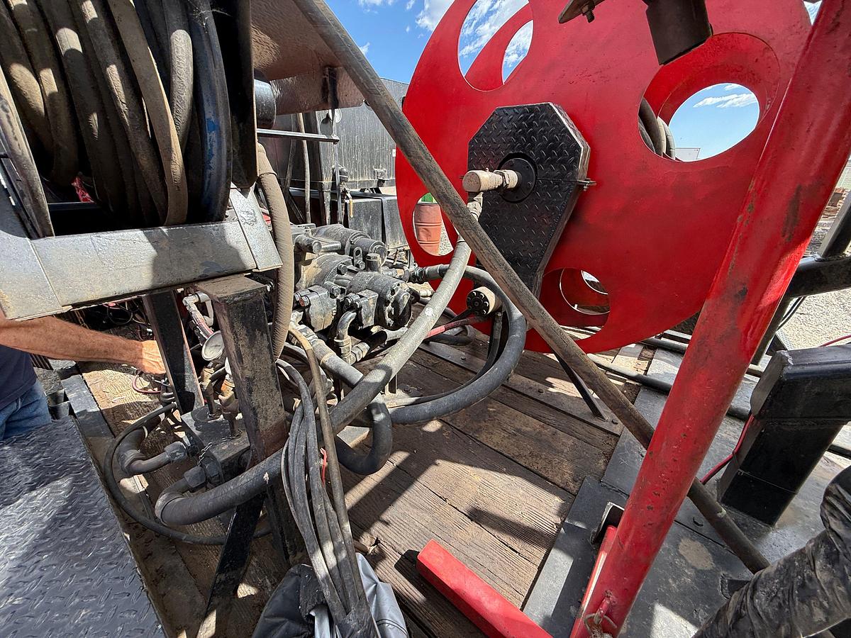 Used (1) EVCO 2.5 & (1) IRI 150-TON POWER SWIVELS MTD. ON 2004 SPME 14’ T/A GOOSENECK TRAILER