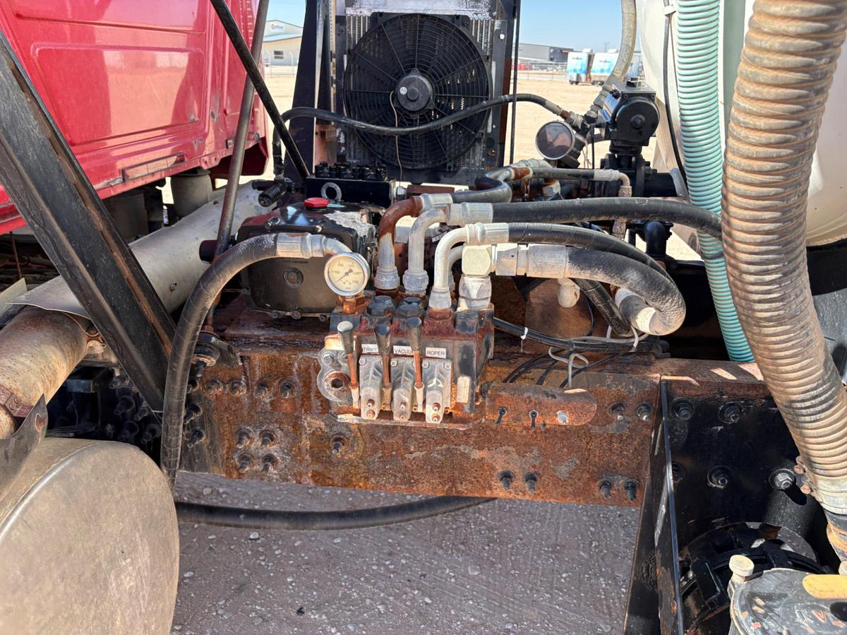 Used 2009 MACK PINNACLE T/A DAYCAB VACUUM TRUCK