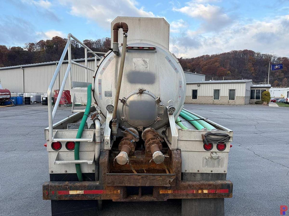 Used 2014 DRAGON 130 BBL ALUMINUM T/A VACUUM TRAILER