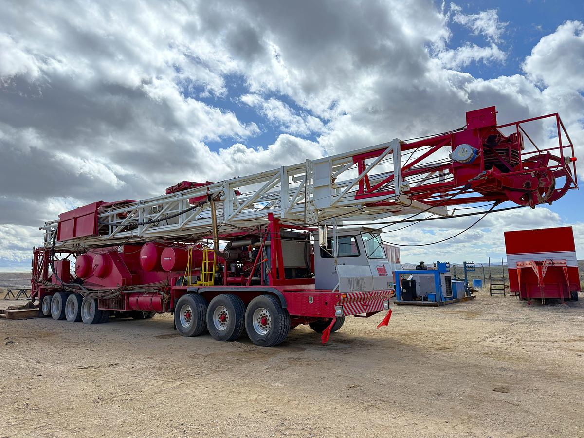 Used 2014 WATSON HOPPER PAY ZONE 550 DD 108’-300K 7-AXLE WELL SERVICE RIG