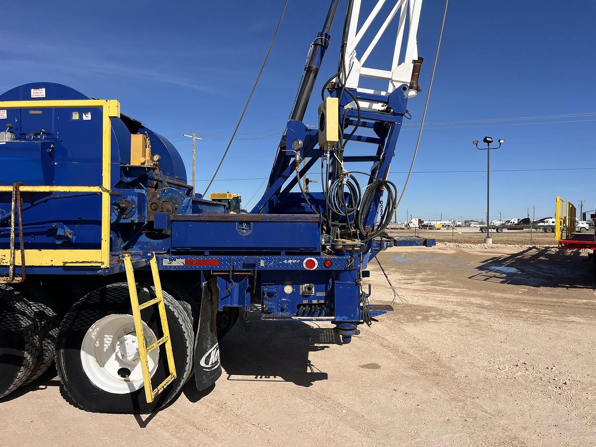 Used 2005 WATSON HOPPER S/D SWAB RIG MTD ON T/A INTERNATIONAL 7400