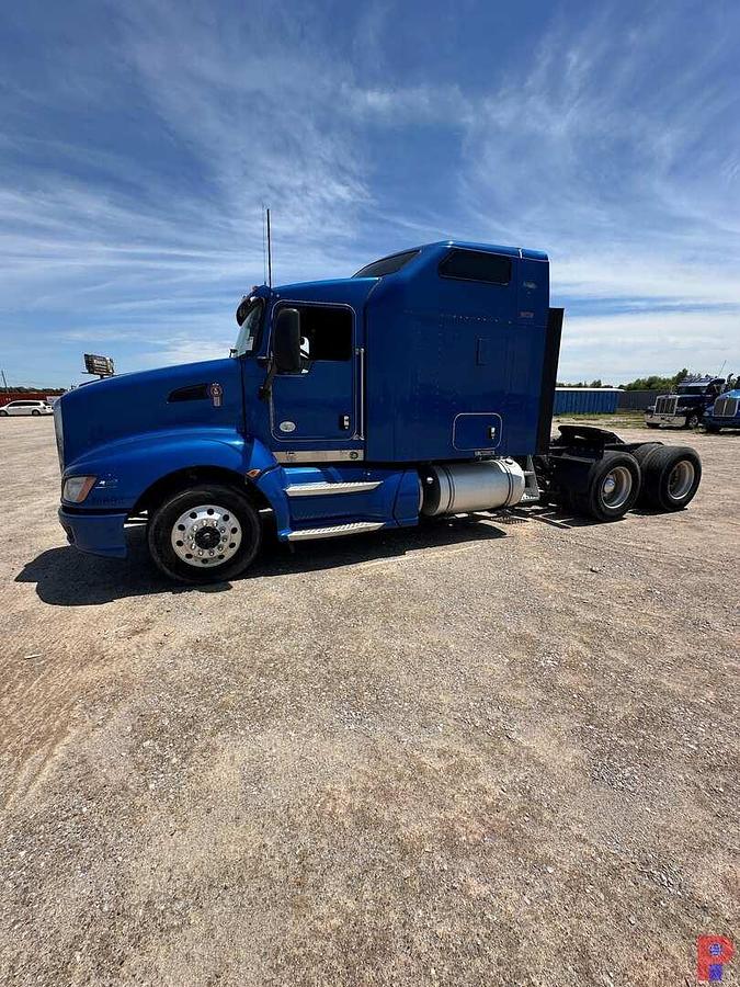 Used 2015 KENWORTHT-660 T/A SLEEPER TRUCK TRACTOR