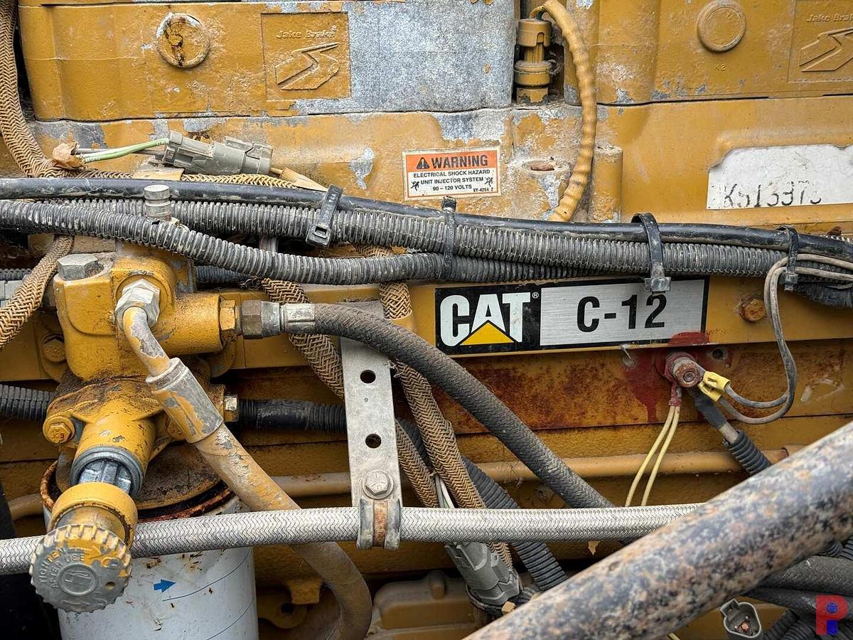 Used 2000 FRIEGHTLINER  FLD 120SD T/A W/ NATIONAL 600C CRANE TRUCK