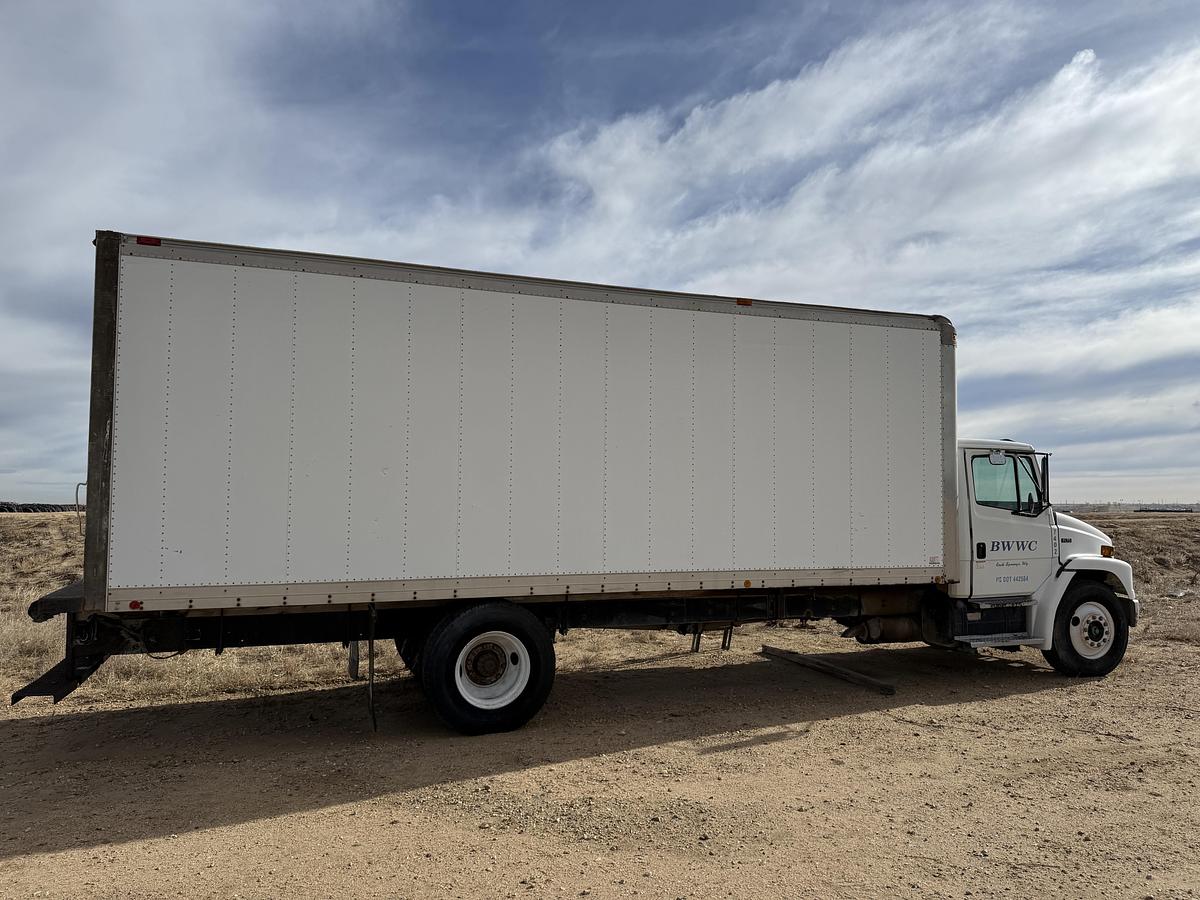 Used 1996 FREIGHTLINER FL70 S/A 24’ ENCLOSED 20K WP TUBING TEST TRUCK